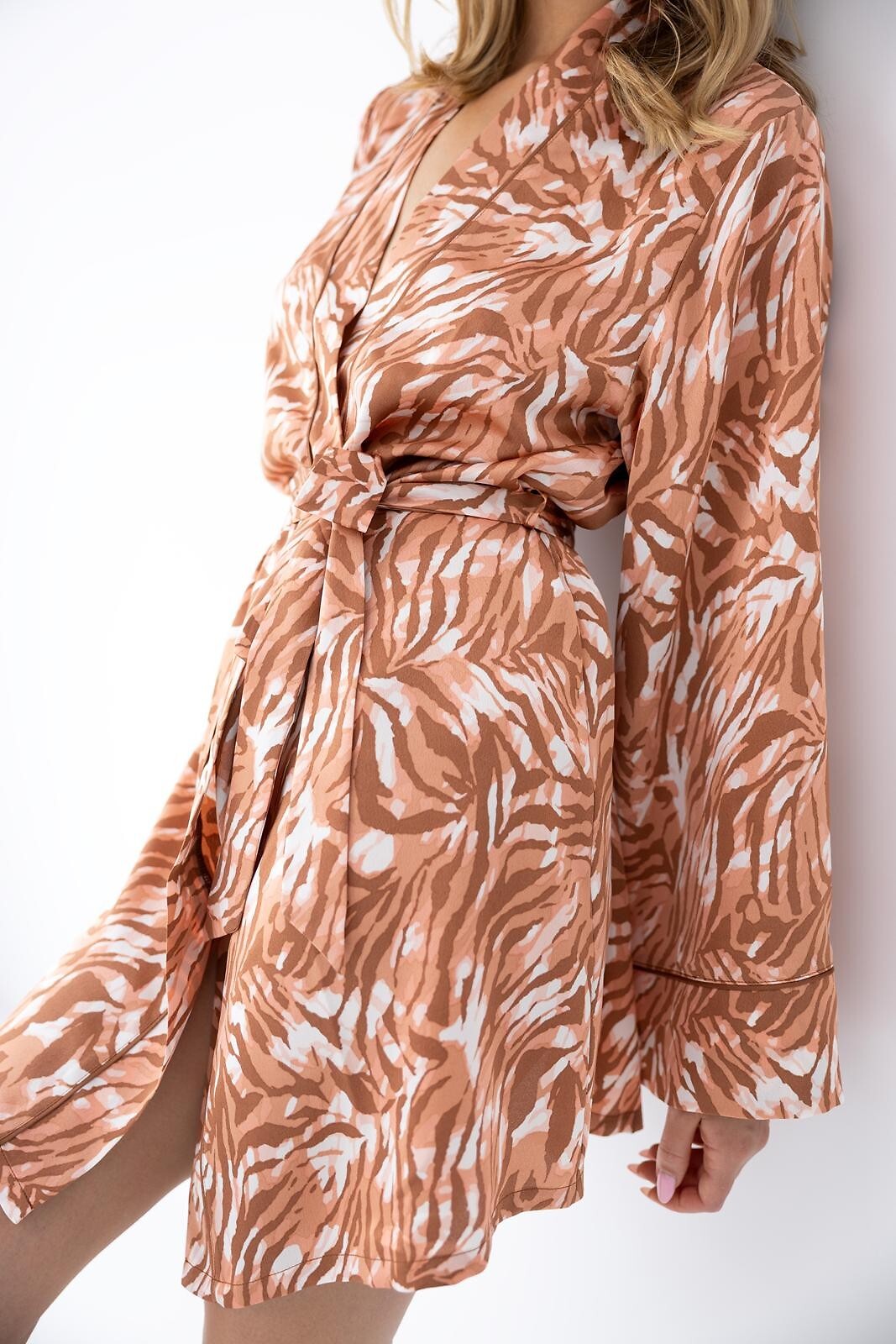 425376.jpg Sensis Velenisse sieviešu halāts XS-XL - Image 1